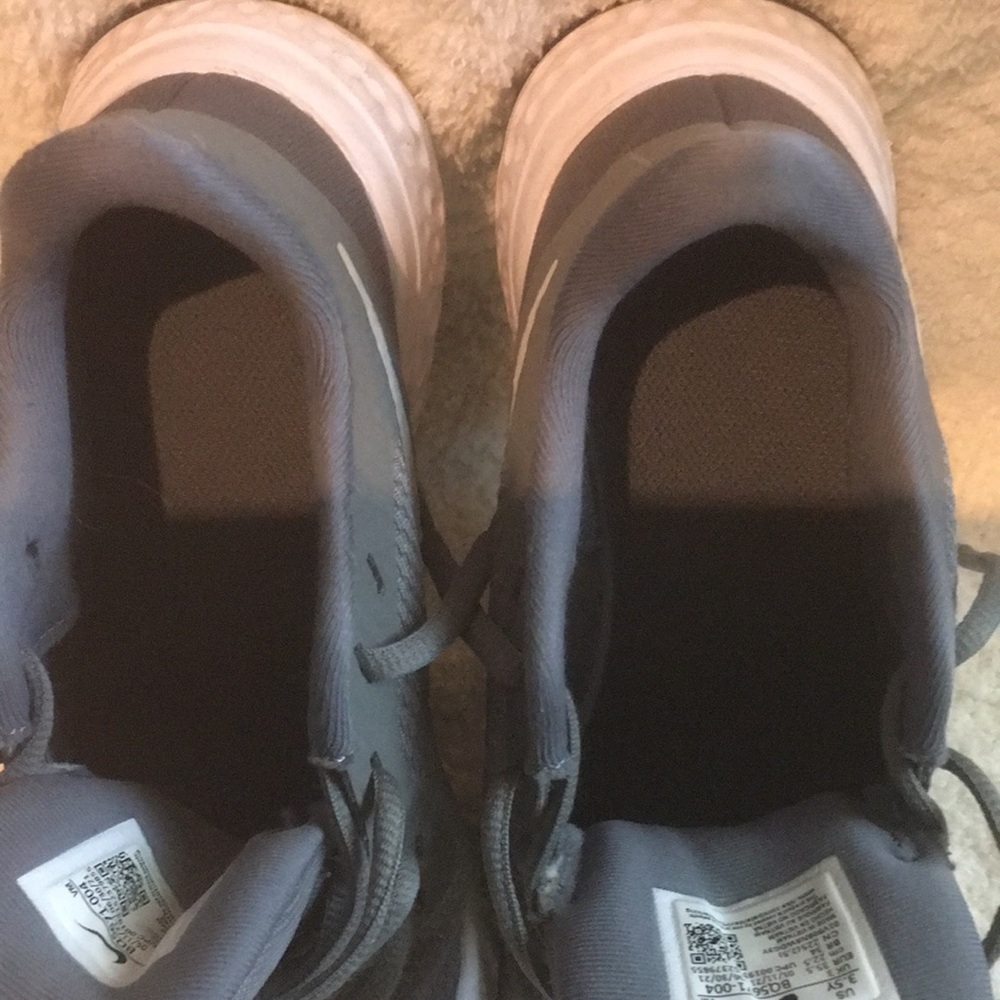 Gray Nikes size 3 1/2